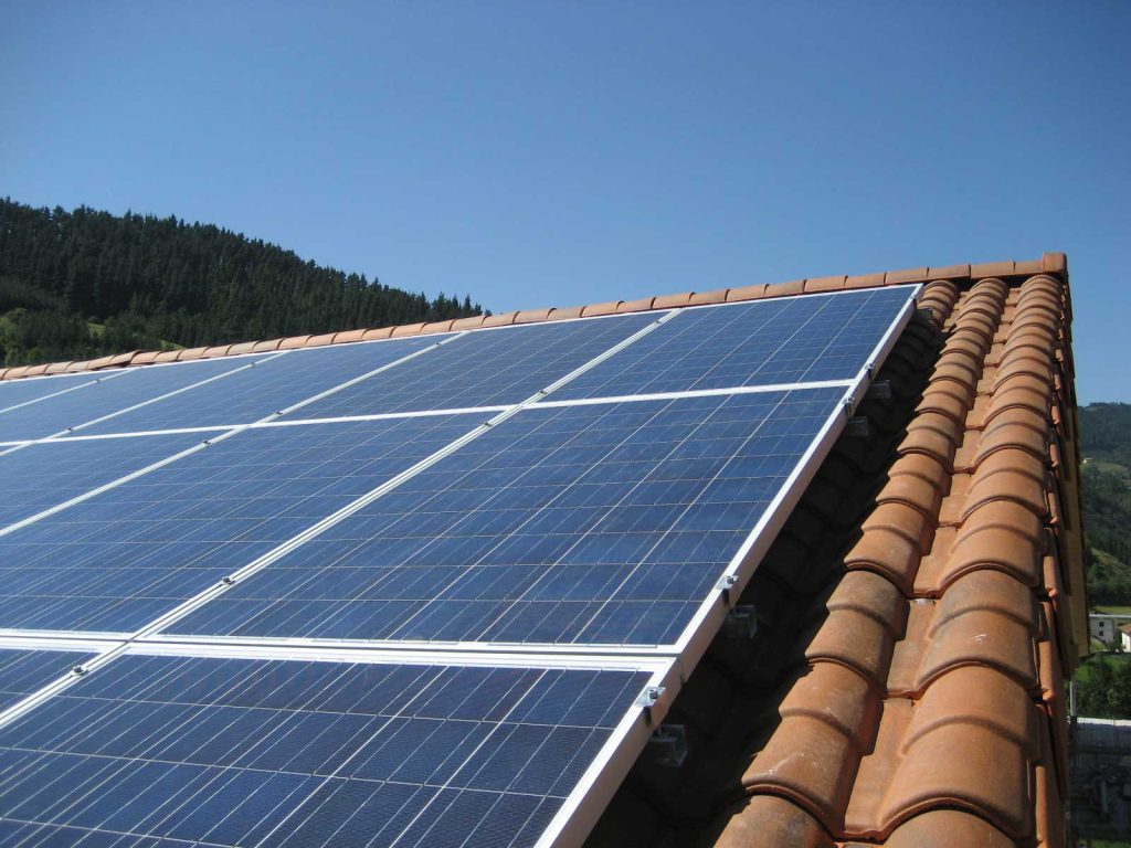 Placas solares Energia fotovoltaica instalacion en tejado de Argisun